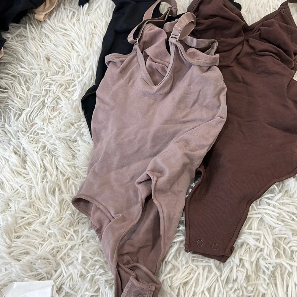Skims sculpting thong Bodysuit seamless nwot - Picture 6 of 7